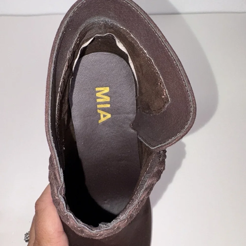 MIA women brown